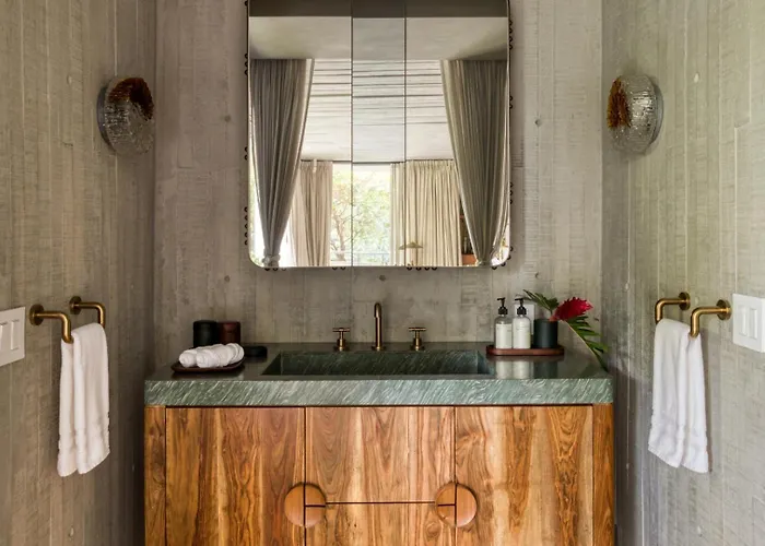 2br Perfect Location Designer's Luxury *