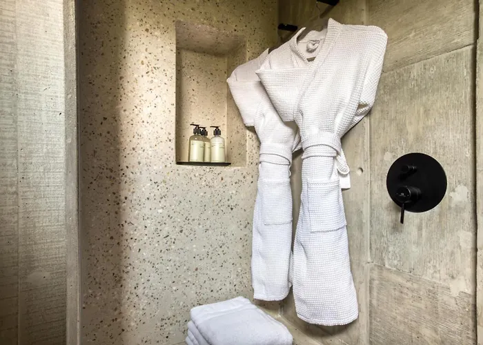 2br Perfect Location Designer's Luxury Apartment