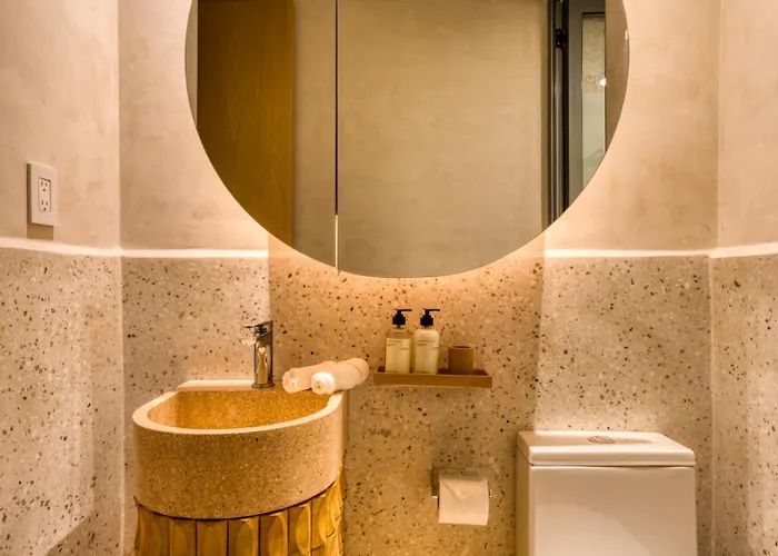 2br Perfect Location Designer's Luxury Apartment *