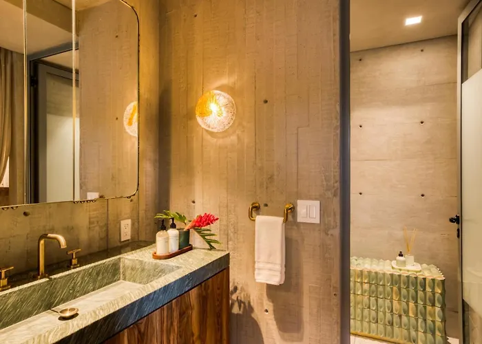 2br Perfect Location Designer's Luxury Apartamento