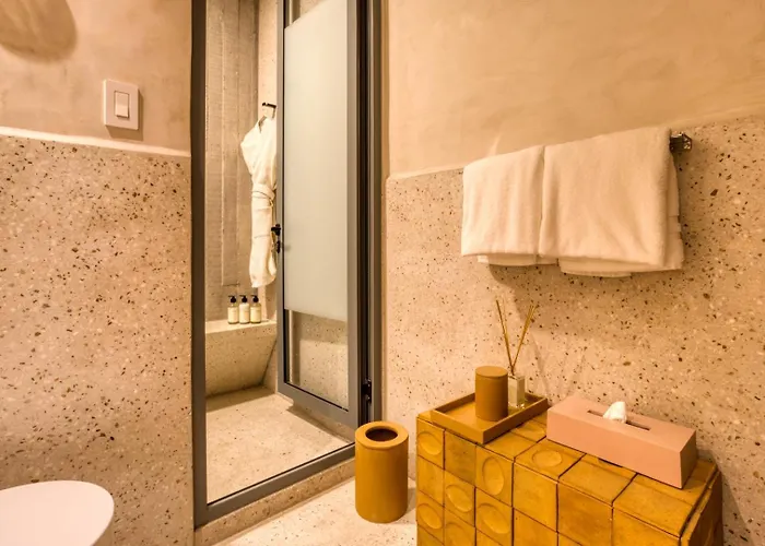 2br Perfect Location Designer's Luxury *