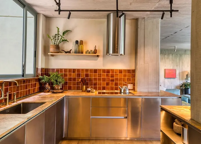 2br Perfect Location Designer's Luxury *
