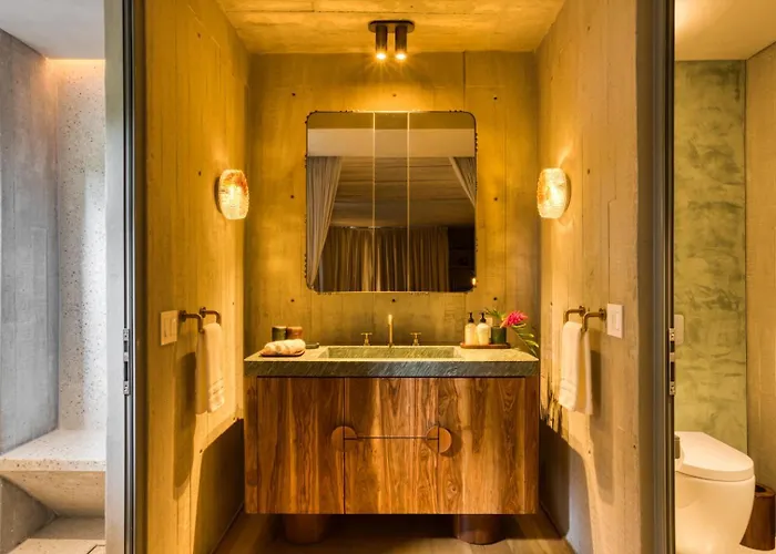 2br Perfect Location Designer's Luxury Apartamento *