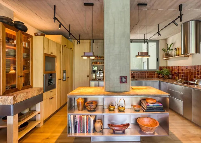2br Perfect Location Designer's Luxury *