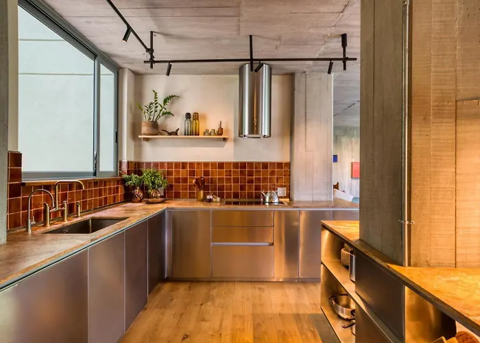 2br Perfect Location Designer's Luxury